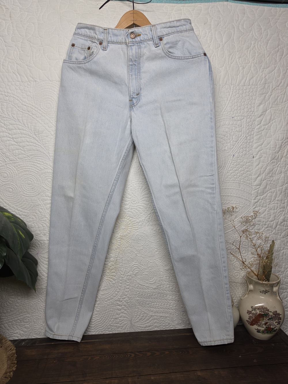 Vintage 90s USA Made Levi’s 550 Relaxed Fit Tapered Leg - Ice Wash - W27 L30